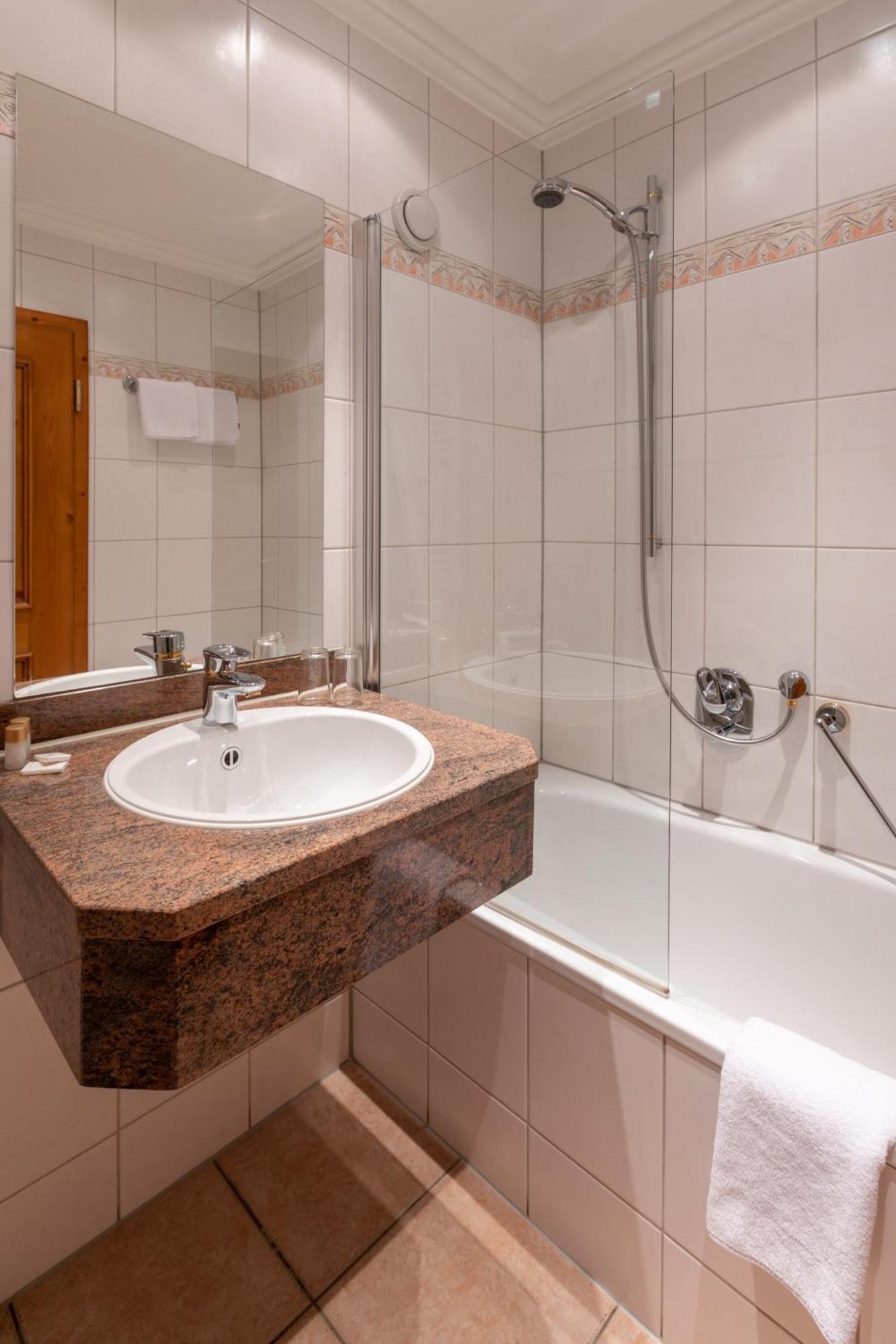 Sackmanns Wanderhotel Löwen Baiersbronn Exteriör bild